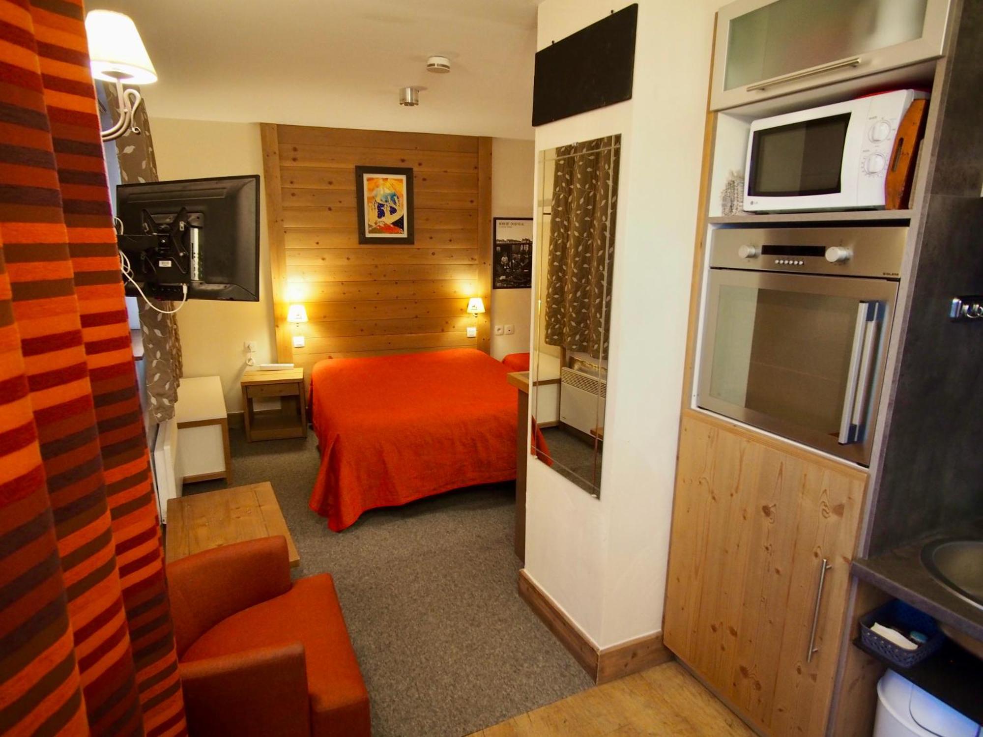 Risoulski Antares - Piscine Et Sauna Apartment